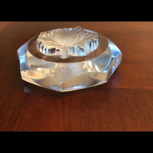 Lalique Crystal Maple Leaf Heavy paper weight - Picture 3 of 5